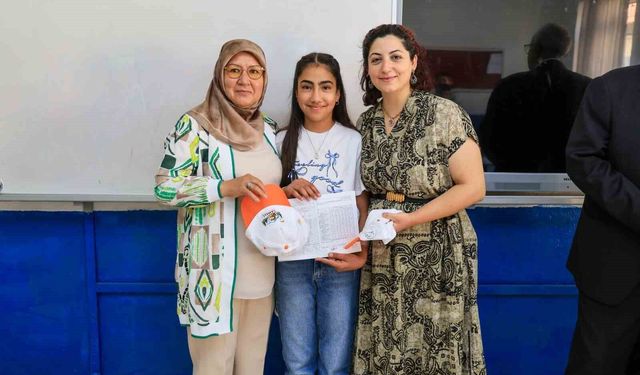 Başkan Arslan öğrencilerin karne heyecanına ortak oldu