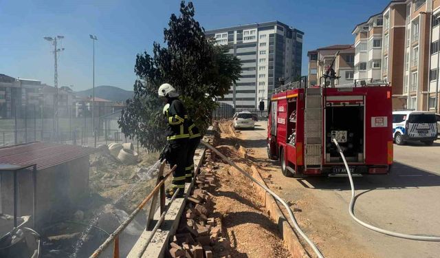 Bilecik'te stadyum inşaat alanında yangın çıktı