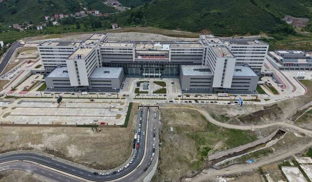 Bin 200 yataklı Ordu Şehir Hastanesi açılış için gün sayıyor