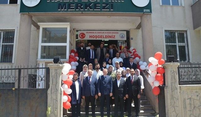 Bulanık'ta kursiyerlerin el emeği görücüye çıktı