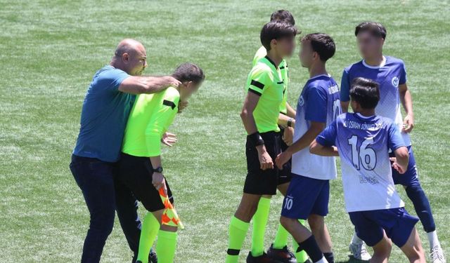 Bursa'da öğretmenlerden hakemlere şiddet