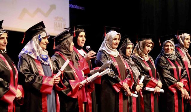 Büyükçekmece Belediyesi Halk Akademisi'nde 678 kursiyer mezun oldu