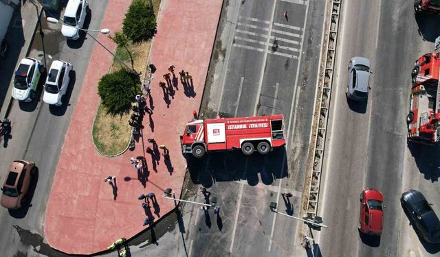 Büyükçekmece'de yangına giden itfaiye aracı devrildi: 2 yaralı
