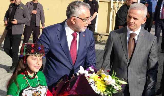 Çalışma Bakanı Işıkhan Ardahan'da