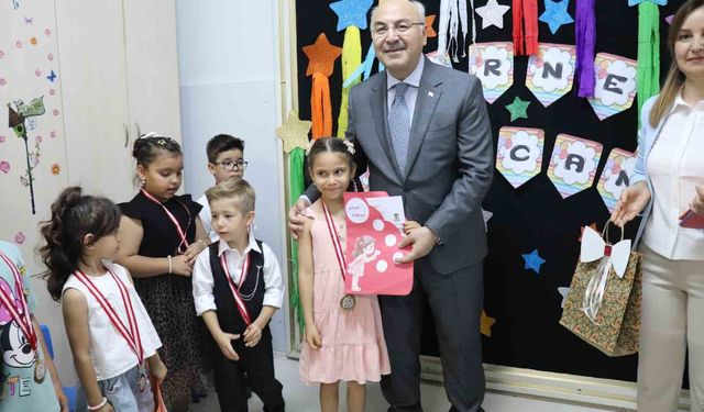 Denizli'de 180 bin öğrenci karne sevinci yaşadı