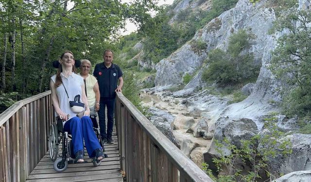 'Dünyanın en uzun boylu kadını' Kastamonu'da Horma Kanyonunu gezdi