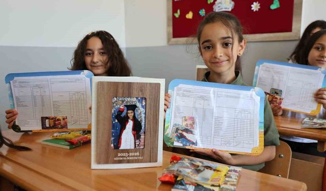 Elazığ'da 119 bin öğrenci karne heyecanı yaşadı