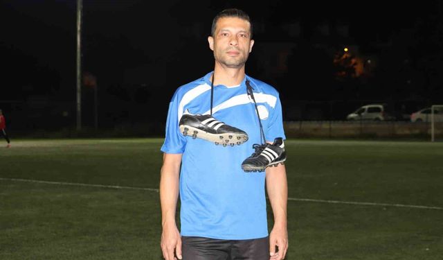 Eskişehir'in en yaşlı amatör futbolcusu 39 yıllık kariyerine veda etti