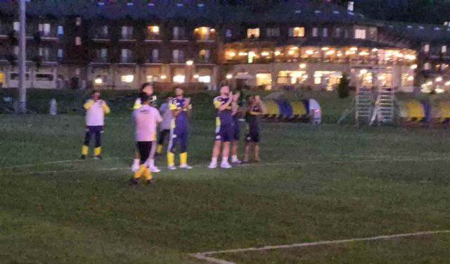 Fenerbahçeli futbolculara taraflardan akşam sürprizi