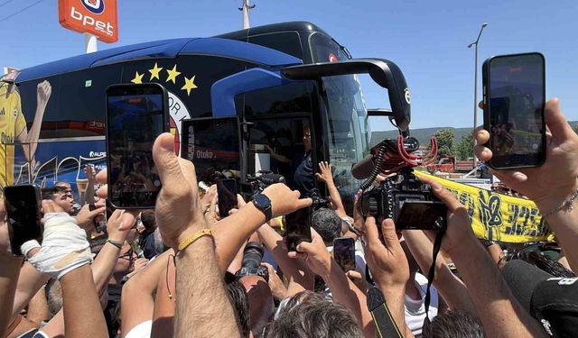 Fenerbahçe'ye Düzce'de coşkulu karşılama