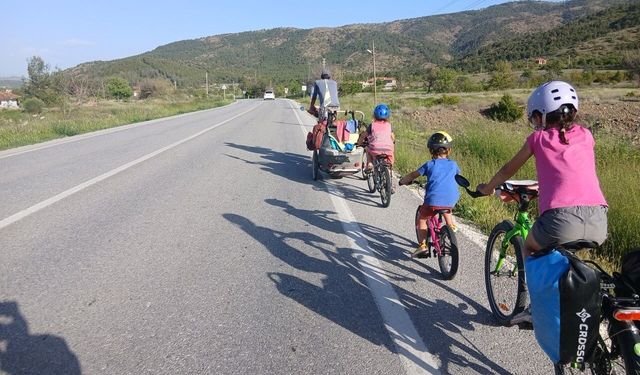 Fransız aile, bisikletle dünya turu kapsamında Konya'ya ulaştı