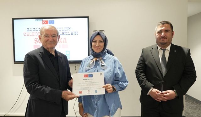 Geleceğin dijital tasarımcıları uluslararası sertifikalarına kavuştu