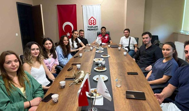 Genç Kızılay'da bayrak değişimi