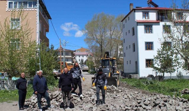 Hanak ilçesinde kilit parke çalışmaları başladı