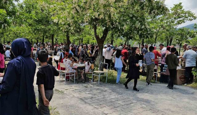 Hasköy'de Gazze yararına hayır çarşısı kuruldu