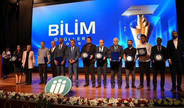 İnönü Üniversitesi'nde başarı ödülleri sahiplerini buldu