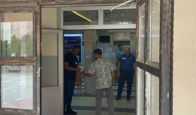 Karaman'da AYT heyecanı: 3'üncü üniversite için yarışan da vardı, kapıdan dönen de