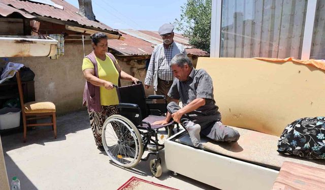 Kayınvalidesi vefat eden gelin, 7 yıldır engelli kayınbiraderine bakıyor