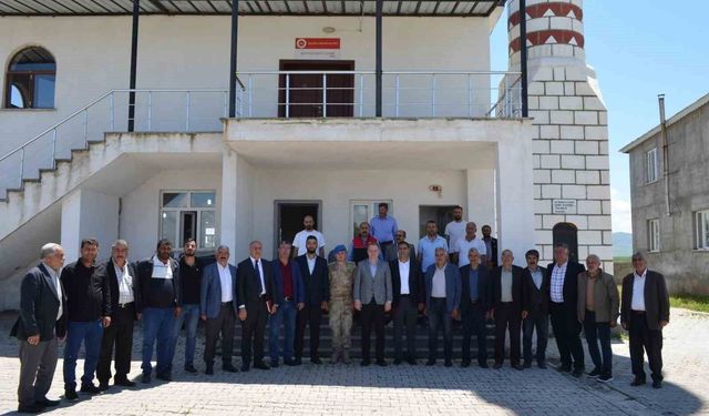 Kaymakam Koşansu köy köy gezerek vatandaşların talebini dinliyor