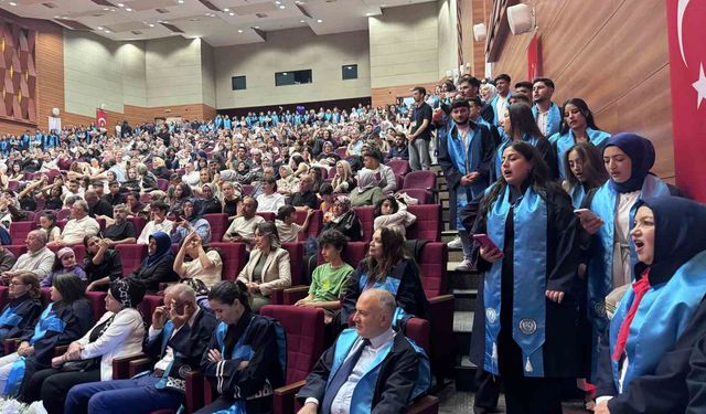 KAYÜ'de 'sadakat yeminli' mezuniyet