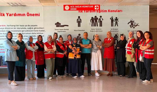 Kızılay ekiplerine temel ilk yardım eğitimi verildi