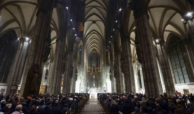 Köln Katedrali, 1 Temmuz'dan itibaren turistlerden 12 Euro giriş ücreti alacak