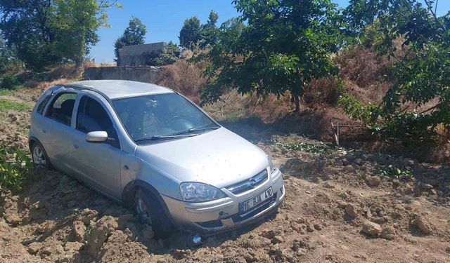 Kontrolden çıkan otomobil meyve bahçesine uçtu: 4 yaralı