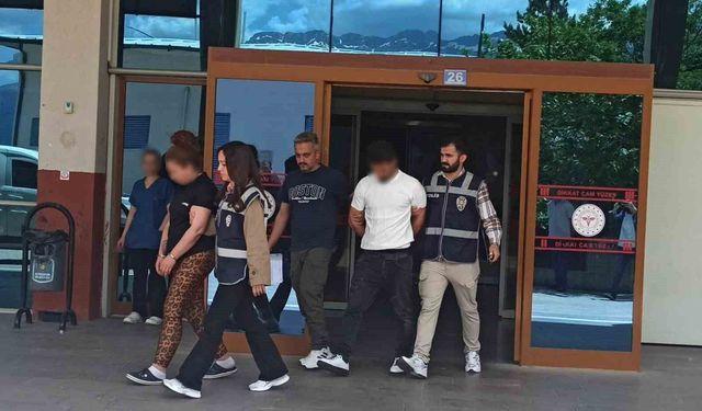 Konya'da sahte altın satan şüpheliler yakalandı