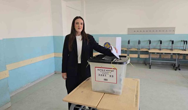 Kosova'daki genel seçimlerde Başbakan Kurti'nin partisi yüzde 47,13 oyla birinci oldu