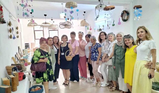 Köyceğiz'de atık kağıtlar sanata dönüştü