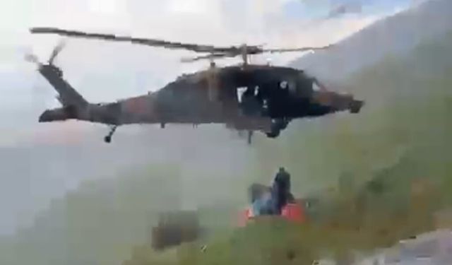 Malatya'da dağlık alanda kalp krizi geçiren vatandaş askeri helikopterle kurtarıldı