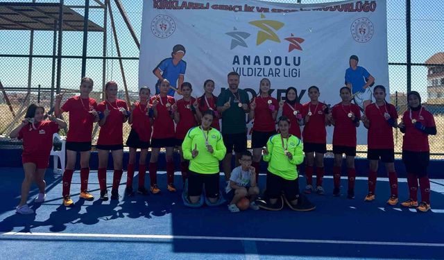 Manisa Hokey Kız Takımı Türkiye Şampiyonası'na katılmaya hak kazandı