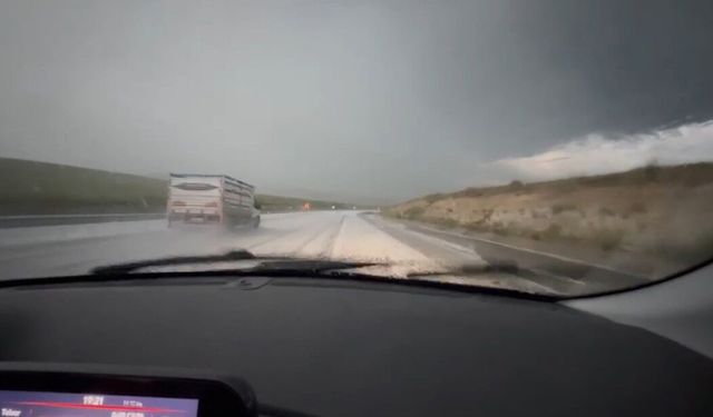 Meteoroloji uyarmıştı: Kars'ta dolu yağışı yolları beyaza bürüdü
