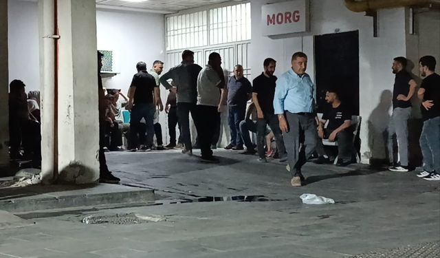 Otomobilin camından sarkan 19 yaşındaki genç hayatını kaybetti
