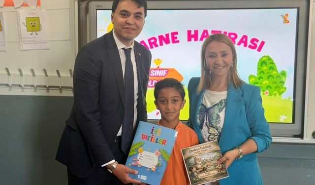 Pazaryeri'nde 1048 öğrenci yaz tatiline, 49 genç üniversite yolculuğuna uğurlandı
