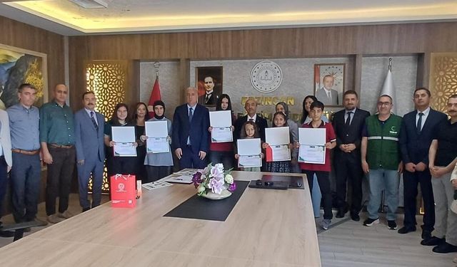 Sağlıklı Nesil Sağlıklı Gelecek Yarışması'nda dereceye giren öğrenciler ödüllendirildi