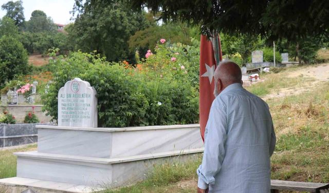 Sahabe oğlunun mezarını buldu, kitaplarını satarak türbeye dönüştürdü