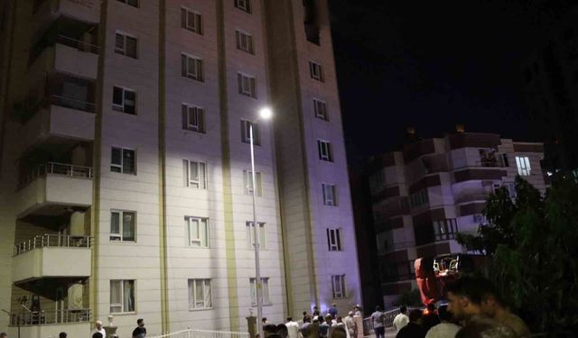 Şanlıurfa'da 9 katlı binada korkutan yangın