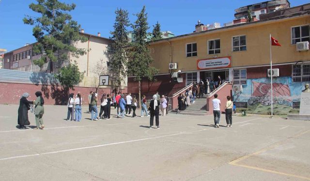 Şanlıurfa'da öğrencilerin YKS heyecanı