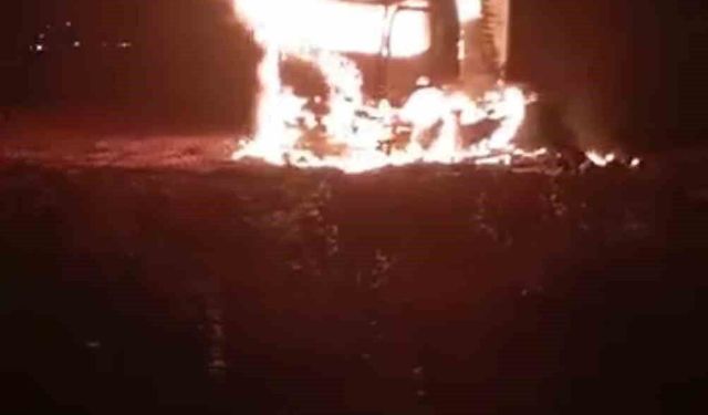 Şanlıurfa'da seyir halindeki tırda yangın
