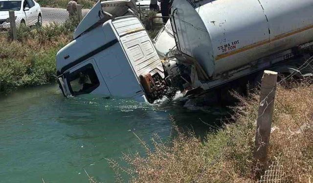 Şanlıurfa'da tanker ve kamyon sulama kanalına düştü: 2 yaralı