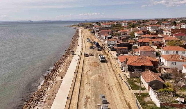 Şarköy Eriklice Sahili'nde duble yol ve bisiklet yolu çalışması