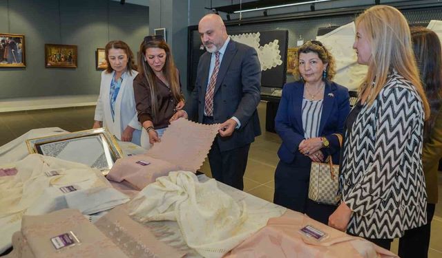 Şehitkamil'de kadınların el emeği eserleri sergilendi