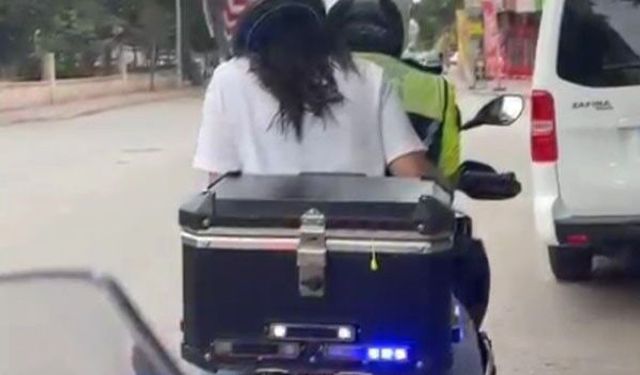 Sınava geç kalan öğrencilerin imdadına polis yetişti