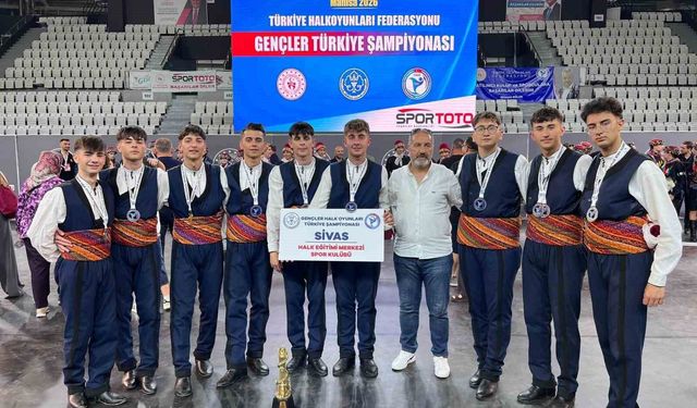 Sivas Halk Oyunları ekibi Türkiye şampiyonu oldu