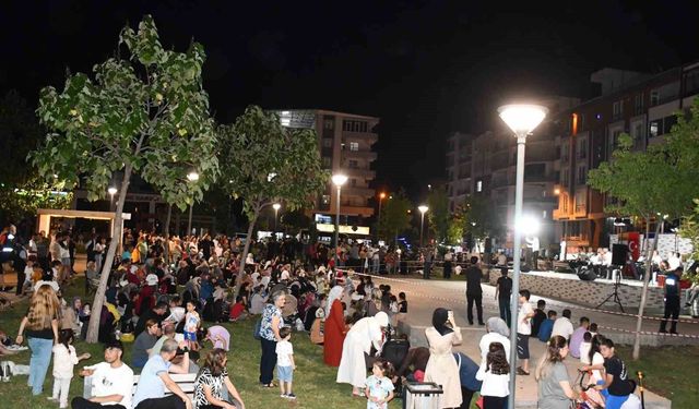 Siverek'te sıcak yaz akşamlarında sıra gecesi etkinliği