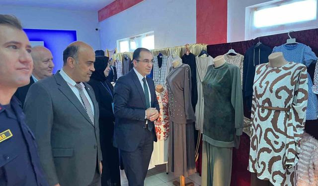 Tavşanlı'da kursiyerlerin el emeği ürünleri sergilendi