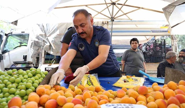 Tezgahtaki teraziyle zabıtanınki uydu, esnaf güvende tam not aldı