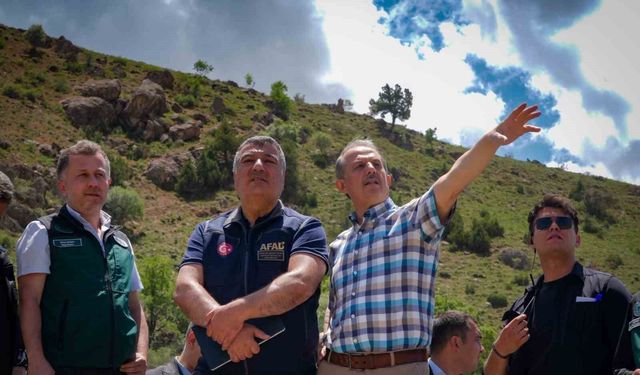 Uzman ekipler heyelan alanını inceledi