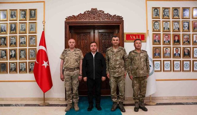 Vali Aydoğdu, komutanları makamında ağırladı